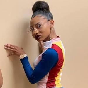 Meet your Posher, Shakira